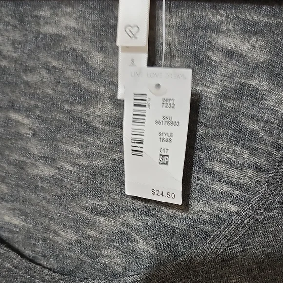 Aeropostale Black Fitted T-Shirt with Sequin Graphic - Picture 5 of 8